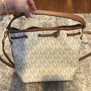 Cross body Micheal course bag